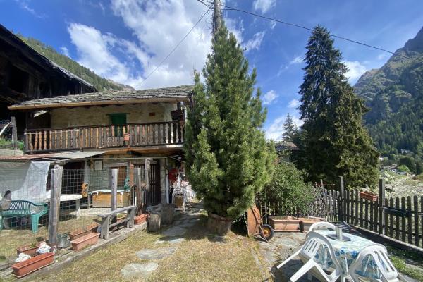 VENDITA appartamento con giardino Gressoney-Saint-Jean (AO)