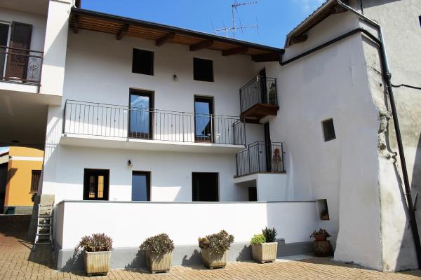 VENDITA Casa semi-indipendente Vestign�