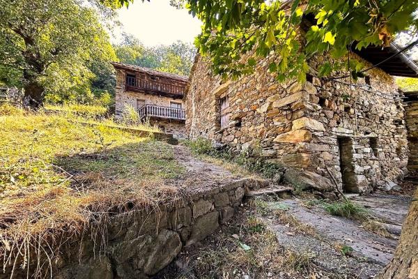 VENDITA Casa indipendente Carema